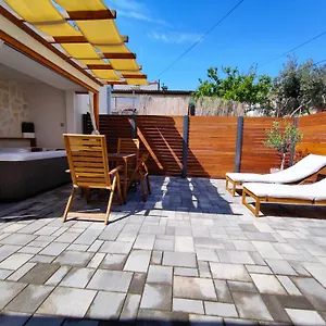 holiday-apartment-toma-free-parking-terrace-garden.splithotels.org/
